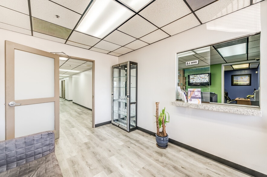 12087 Lopez Canyon Rd, Sylmar, CA for lease - Interior Photo - Image 2 of 4