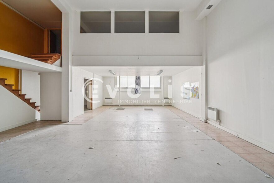Flex in Neuilly-Plaisance for lease - Interior Photo - Image 3 of 12