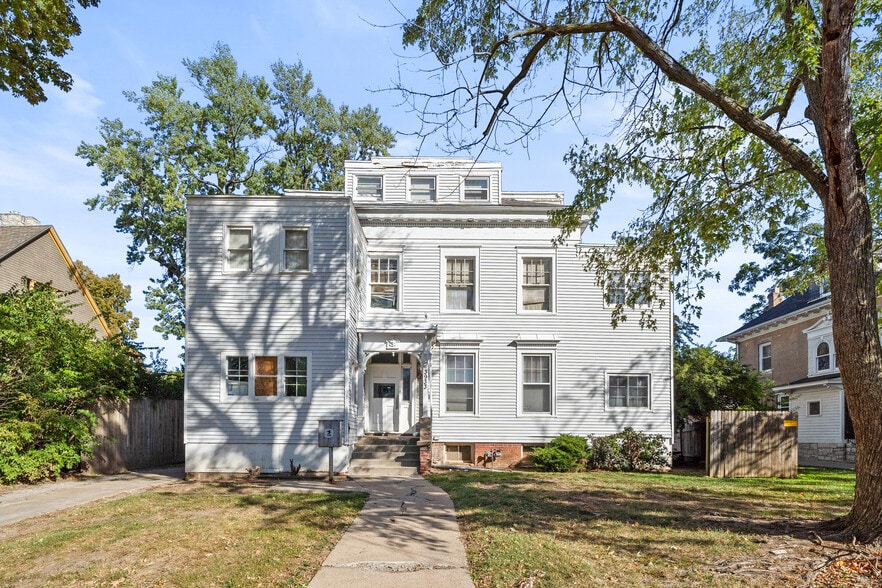 3933 Warwick Blvd, Kansas City, MO for sale - Building Photo - Image 2 of 22