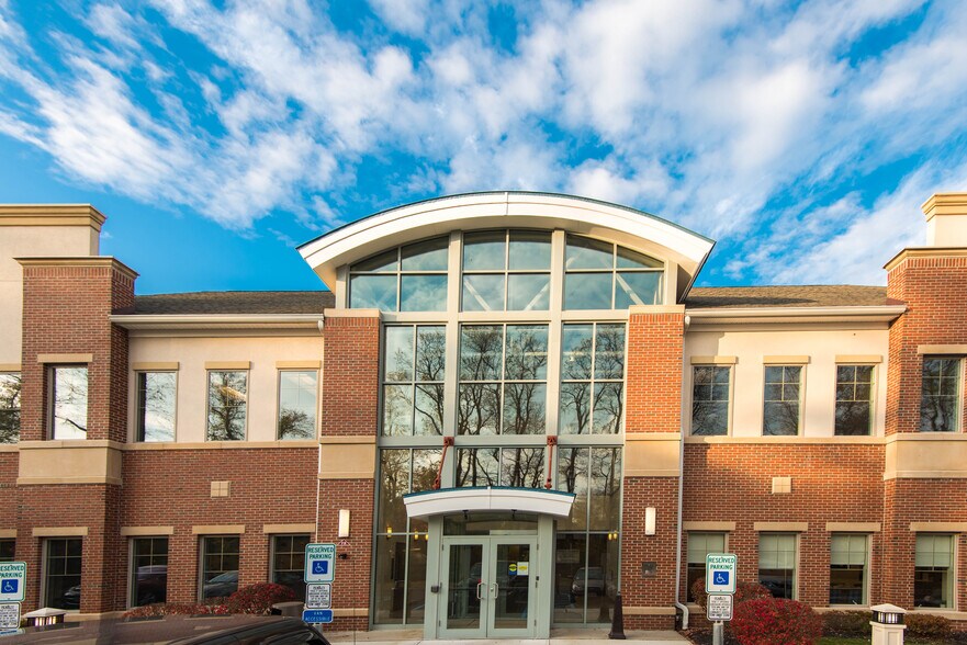 629 Cranbury Rd, East Brunswick, NJ for lease - Building Photo - Image 3 of 8