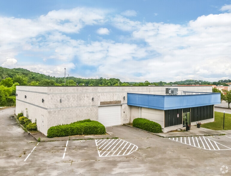 2960 Knoxville Center Dr, Knoxville, TN for lease - Primary Photo - Image 2 of 10