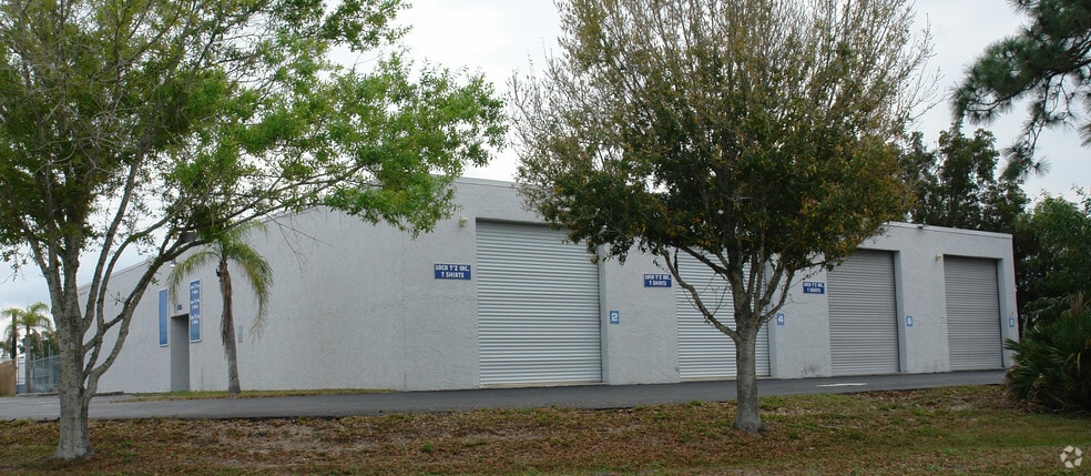 5576 Doug Taylor Cir, Saint James City, FL for lease - Building Photo - Image 2 of 4