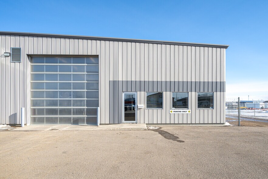 4807 40 Av, Lloydminster, SK à louer - Photo du bâtiment - Image 3 de 26