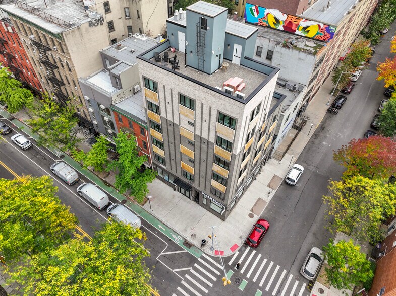 94 Avenue C, New York, NY à vendre - Photo du bâtiment - Image 3 de 5