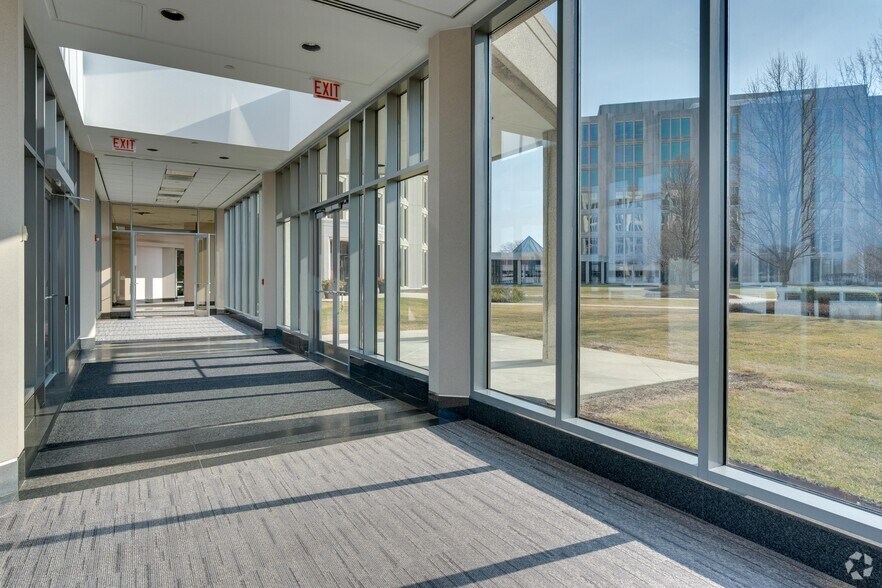 2021 Spring Rd, Oak Brook, IL à louer - Photo intérieure - Image 3 de 33