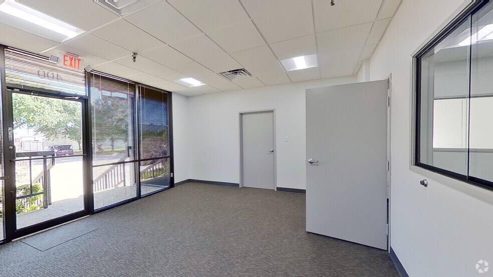 2154 W Northwest Hwy, Dallas, TX à louer - Numérisation 3D de Matterport - Image 3 de 25