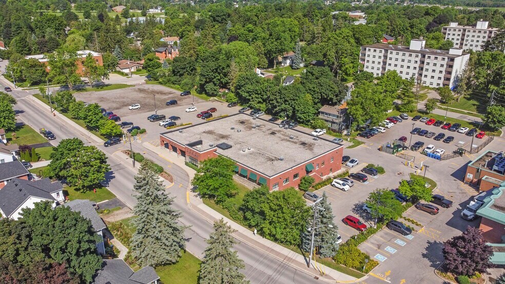 1 Elizabeth St, Orangeville, ON à vendre - Photo du bâtiment - Image 2 de 2