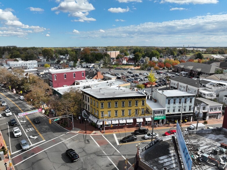 2 E Main St, Freehold, NJ à vendre - Matterport Community - Image 2 de 18
