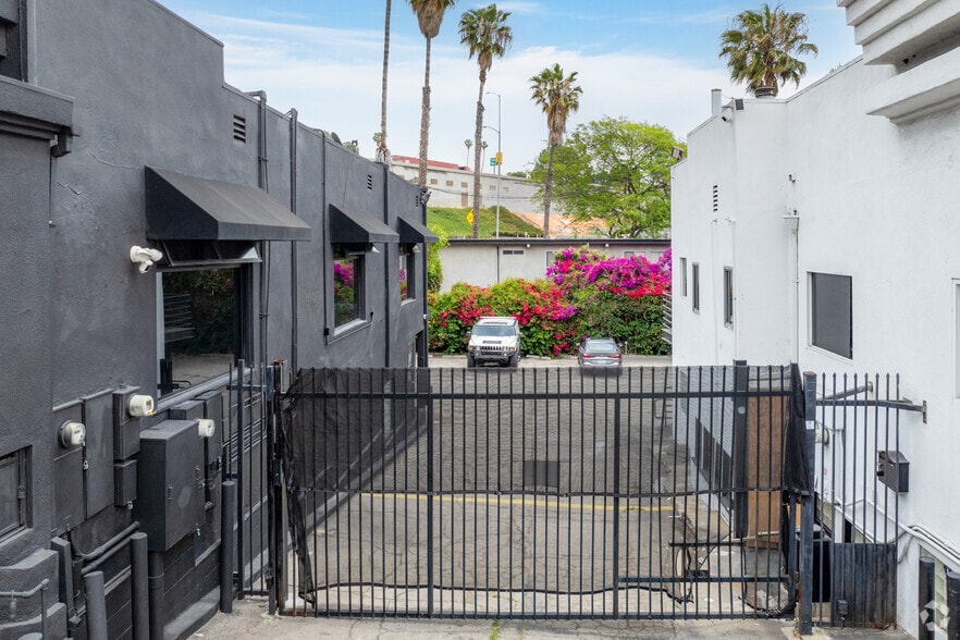 1952 N Cahuenga Blvd, Los Angeles, CA for lease - Building Photo - Image 2 of 19