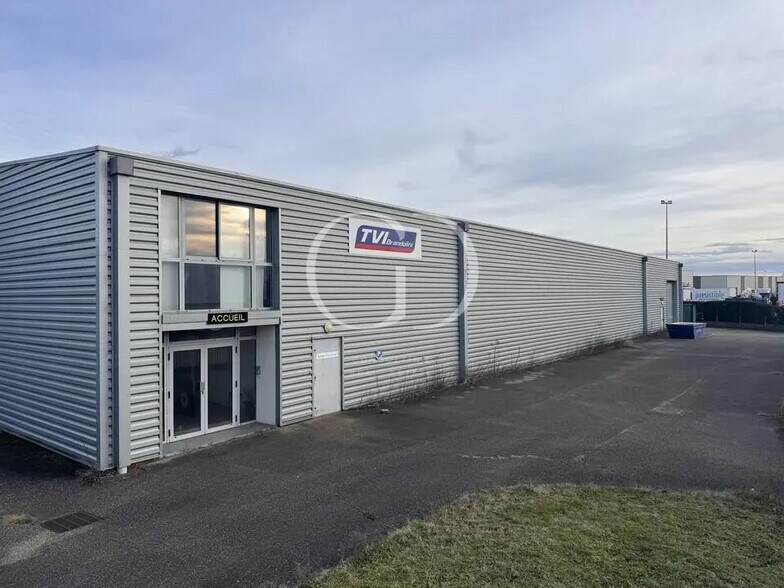 Flex dans Chassieu à louer - Photo du bâtiment - Image 1 de 4