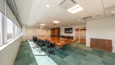 1200 59th Ave SE, Calgary, AB à louer Photo intérieure- Image 1 de 10