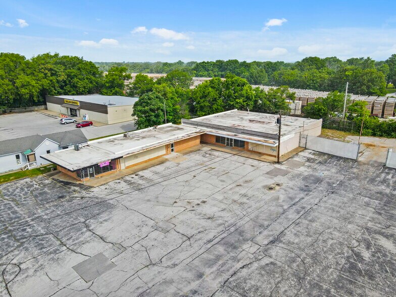 1075-1095 E Commercial St, Springfield, MO à vendre - Photo du bâtiment - Image 3 de 32
