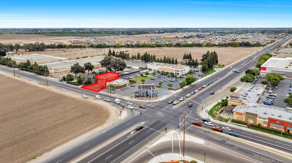 1088 N Mooney Blvd, Tulare, CA à louer - Photo du bâtiment - Image 2 de 34