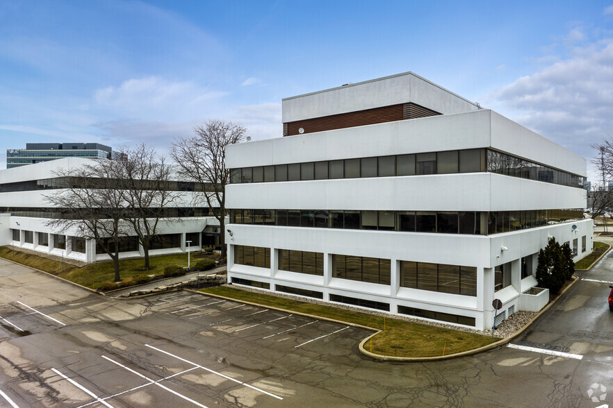 6860 Century Ave, Mississauga, ON à louer - Photo du bâtiment - Image 2 de 7