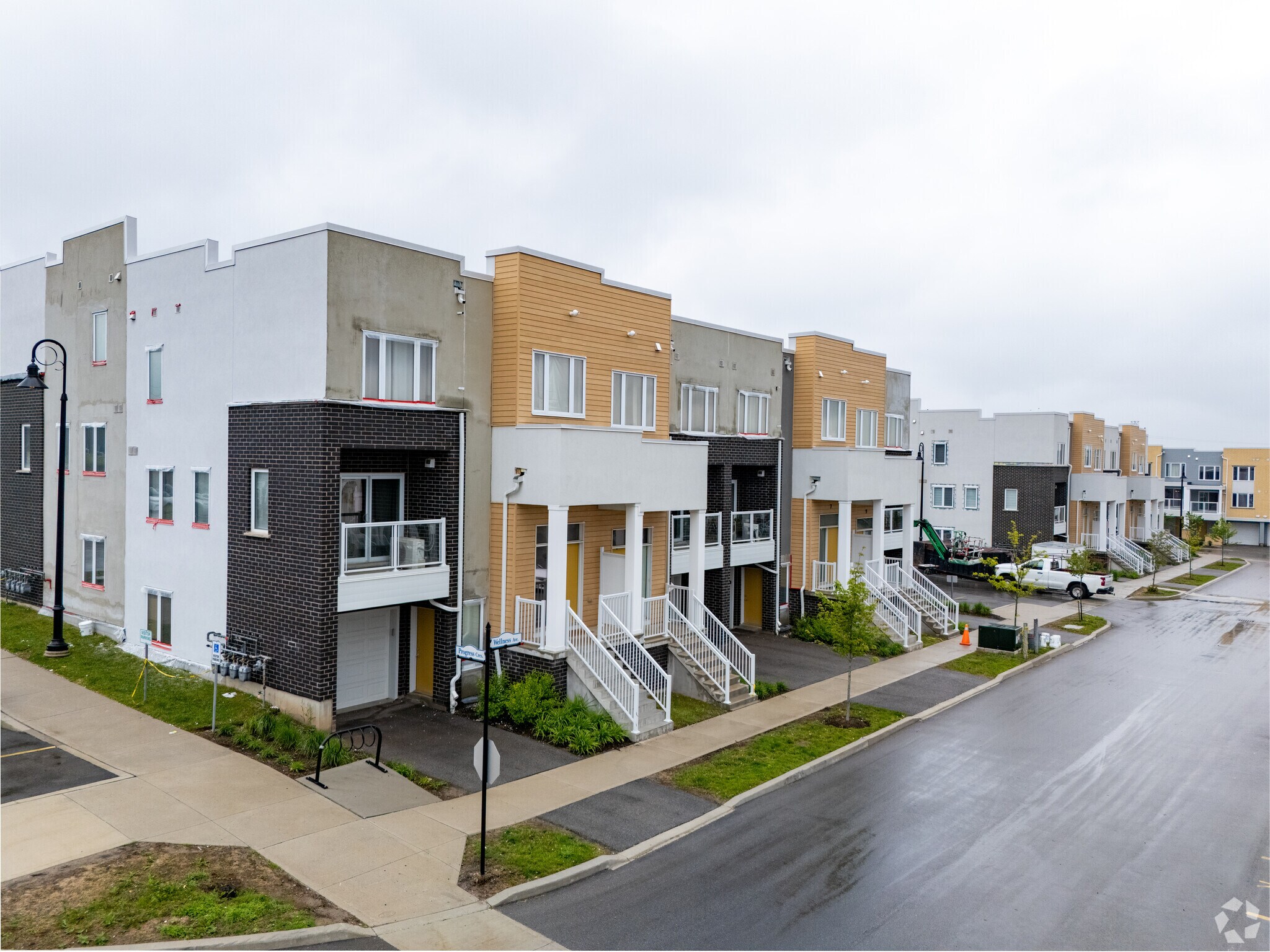 124 Seabrook Dr, Kitchener, ON for sale Primary Photo- Image 1 of 1