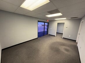 2601-2621 Aero Dr, Grand Prairie, TX à louer Photo intérieure- Image 2 de 10