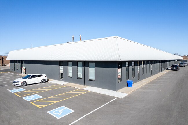 Plus de détails pour 582 Rivermede Rd, Concord, ON - Industriel à louer