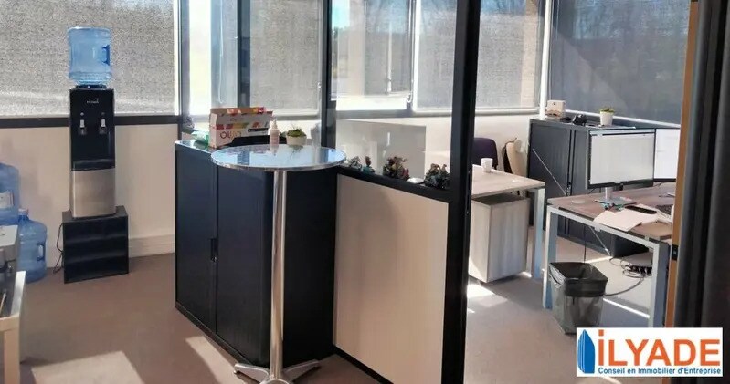 Office in Châteauneuf-le-Rouge for sale - Interior Photo - Image 1 of 3