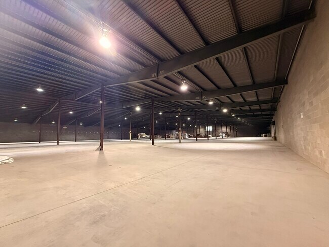 Plus de détails pour 451 Gordon St, Roseville, OH - Industriel à louer