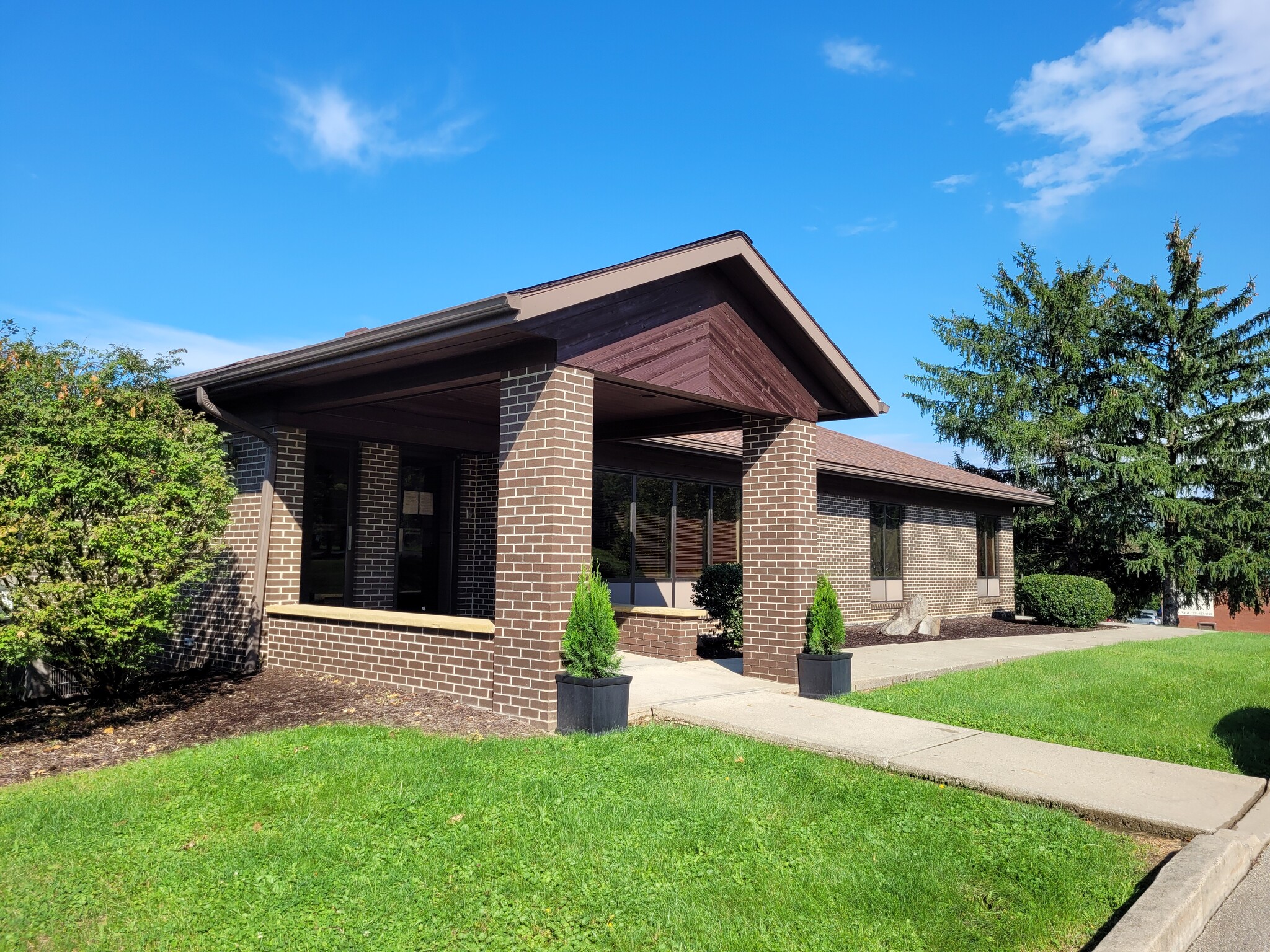 649 Cherry Tree Ln, Uniontown, PA à vendre Photo du bâtiment- Image 1 de 1