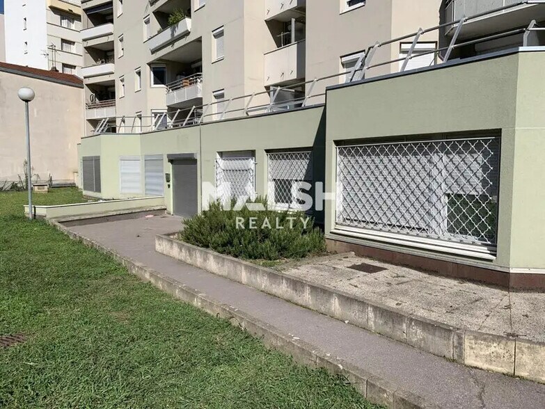 Bureau dans Villeurbanne à louer - Photo du bâtiment - Image 1 de 14