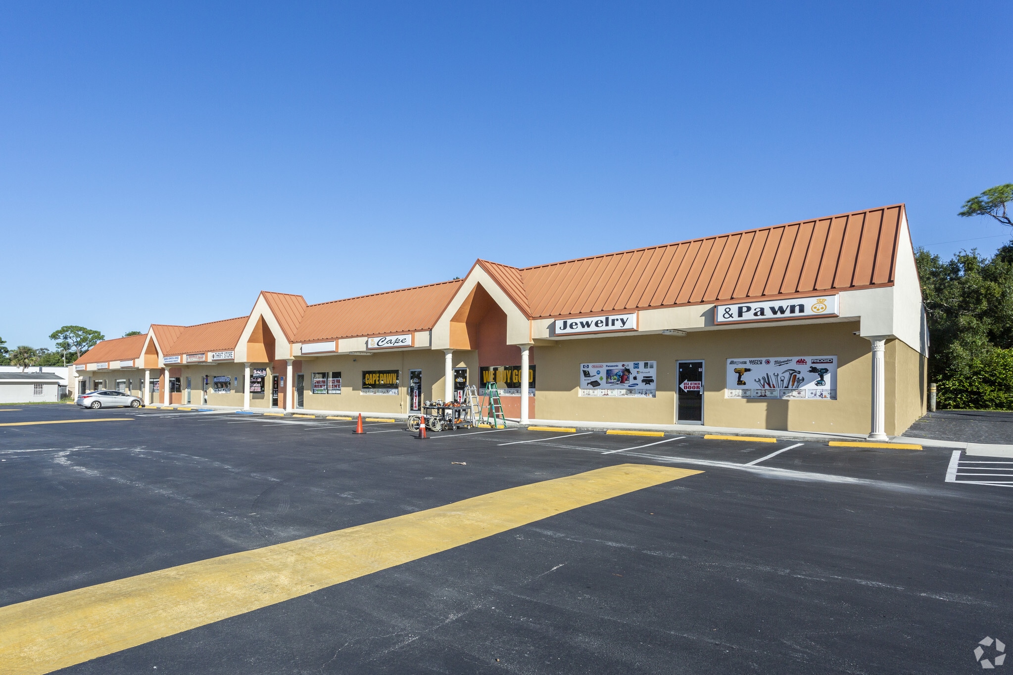 80 Pondella Rd, North Fort Myers, FL for sale Primary Photo- Image 1 of 6