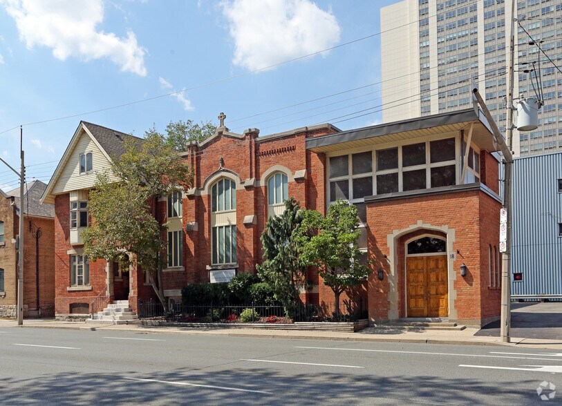 18 Victoria Ave S, Hamilton, ON à vendre - Photo du bâtiment - Image 2 de 2
