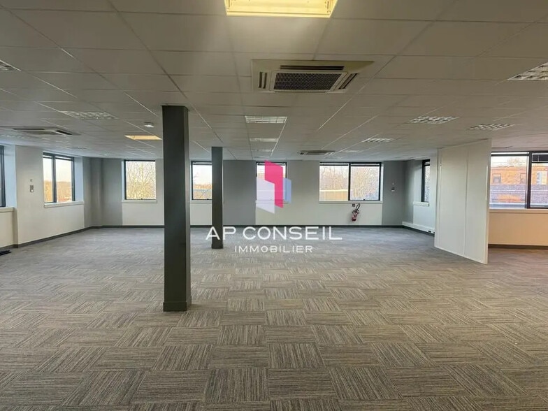 Office in Saint-Germain-en-Laye for lease - Interior Photo - Image 2 of 5