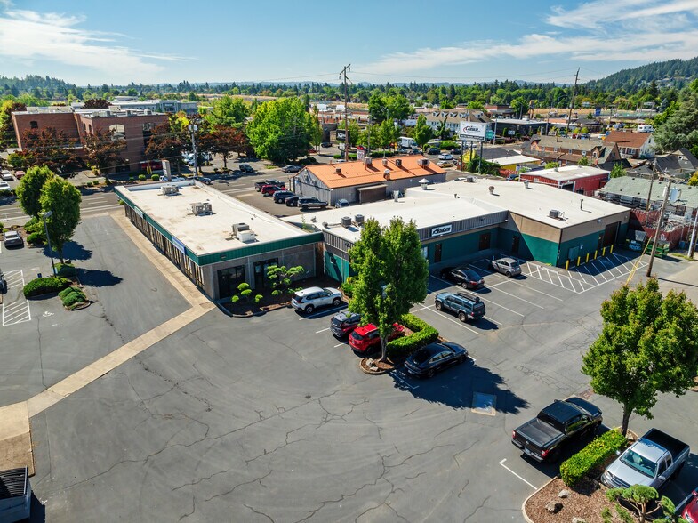 9952 SE Oak St, Portland, OR à vendre - Photo du bâtiment - Image 2 de 7