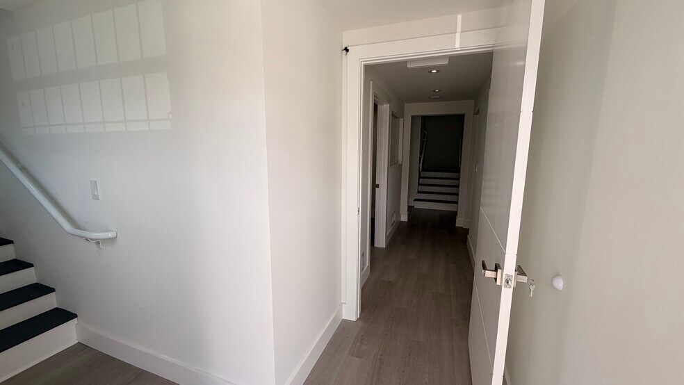 8335-8349 NW 64th St, Miami, FL à vendre - Photo du bâtiment - Image 3 de 21