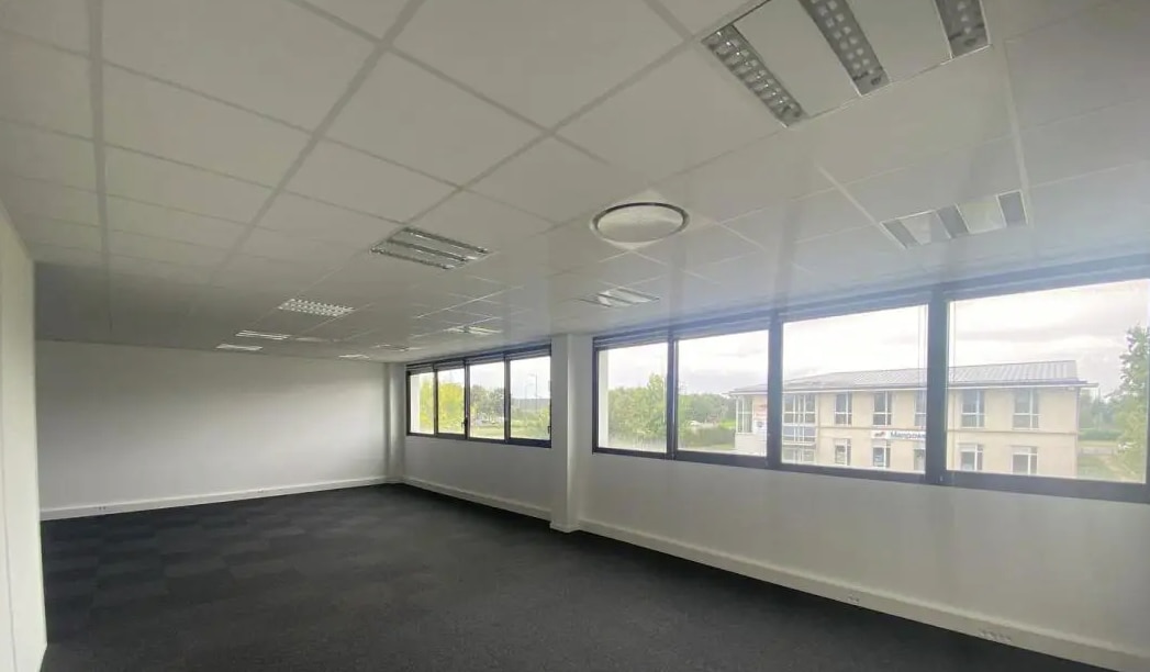 Office in Lieusaint for lease Building Photo- Image 1 of 4