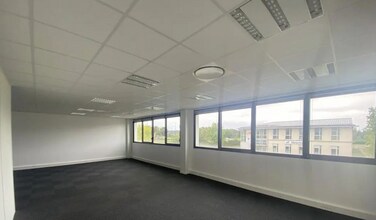 Office in Lieusaint for lease Building Photo- Image 1 of 4