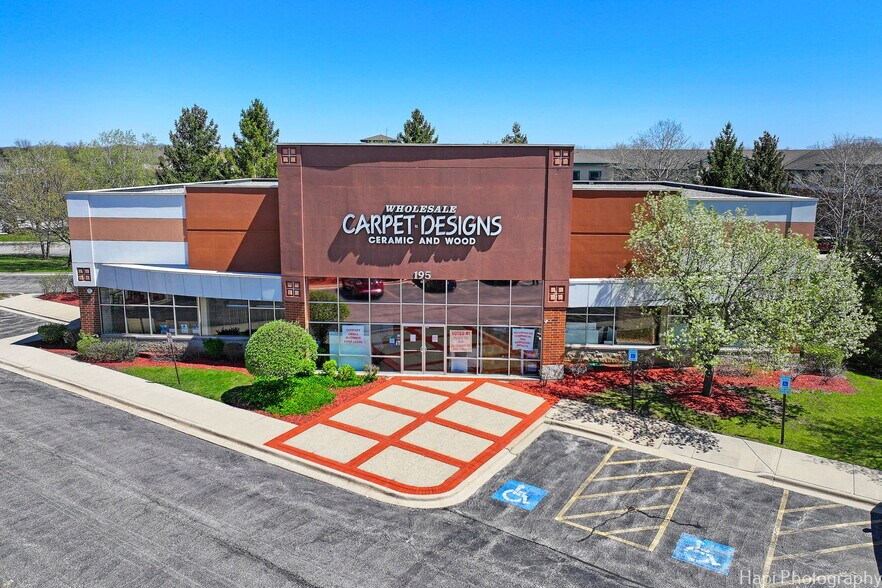 195 N Milwaukee Ave, Vernon Hills, IL à vendre - Photo du bâtiment - Image 2 de 48