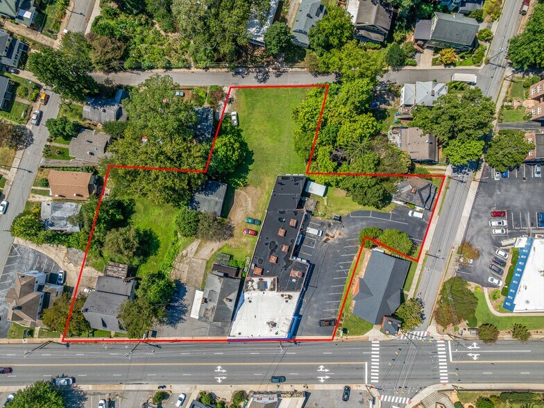 210 Merrimon Ave, Asheville, NC à vendre - Photo du bâtiment - Image 2 de 43