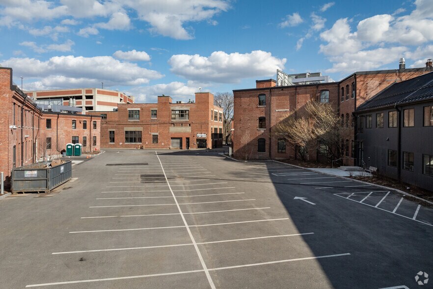 64 Pleasant St, Watertown, MA à louer - Photo du bâtiment - Image 3 de 5