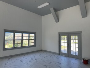 1236 Central Ave, Sarasota, FL for lease Interior Photo- Image 2 of 4