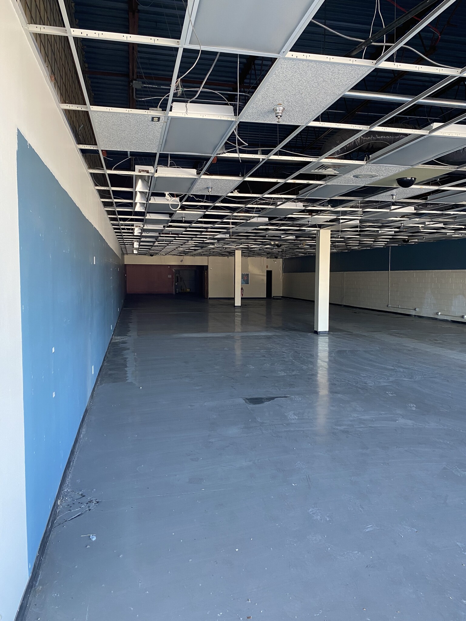 101-195 N Parker St, Olathe, KS for lease Interior Photo- Image 1 of 3