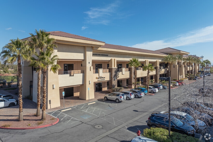 8660-8680 W Cheyenne Ave, Las Vegas, NV for lease - Primary Photo - Image 1 of 1