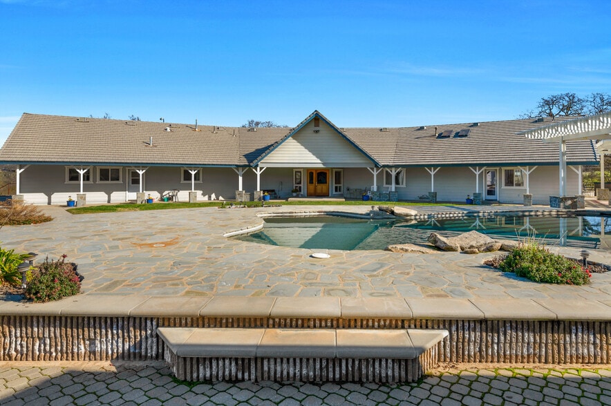 10925 Rusty Spur Ln, Clovis, CA à vendre - Photo du bâtiment - Image 2 de 21