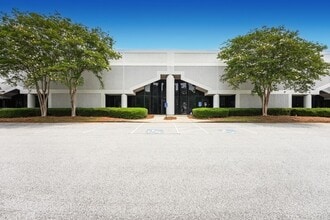 5242 Royal Woods Pky, Tucker, GA for lease Building Photo- Image 1 of 4