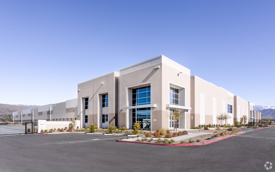 27400 5th St, Highland, CA à louer - Photo principale - Image 1 de 4