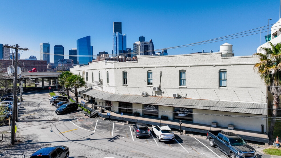 1113 Vine St, Houston, TX for lease - Building Photo - Image 3 of 17