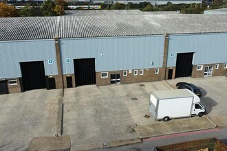 22 Hythe Rd, Londres à louer Photo du bâtiment- Image 2 de 4