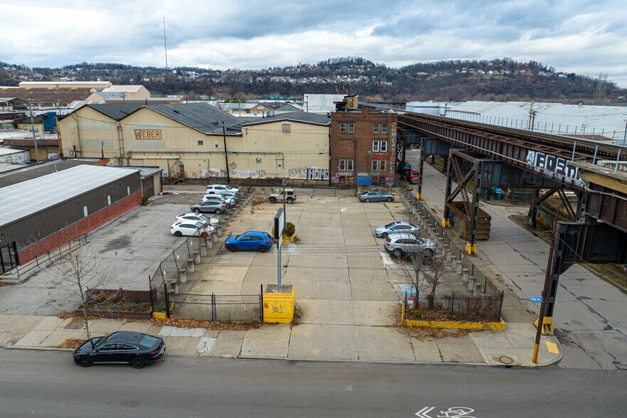 Strip District - Redev/Invest/Occupy portefeuille de 4 propriétés à vendre sur LoopNet.ca - Aérien - Image 2 de 6