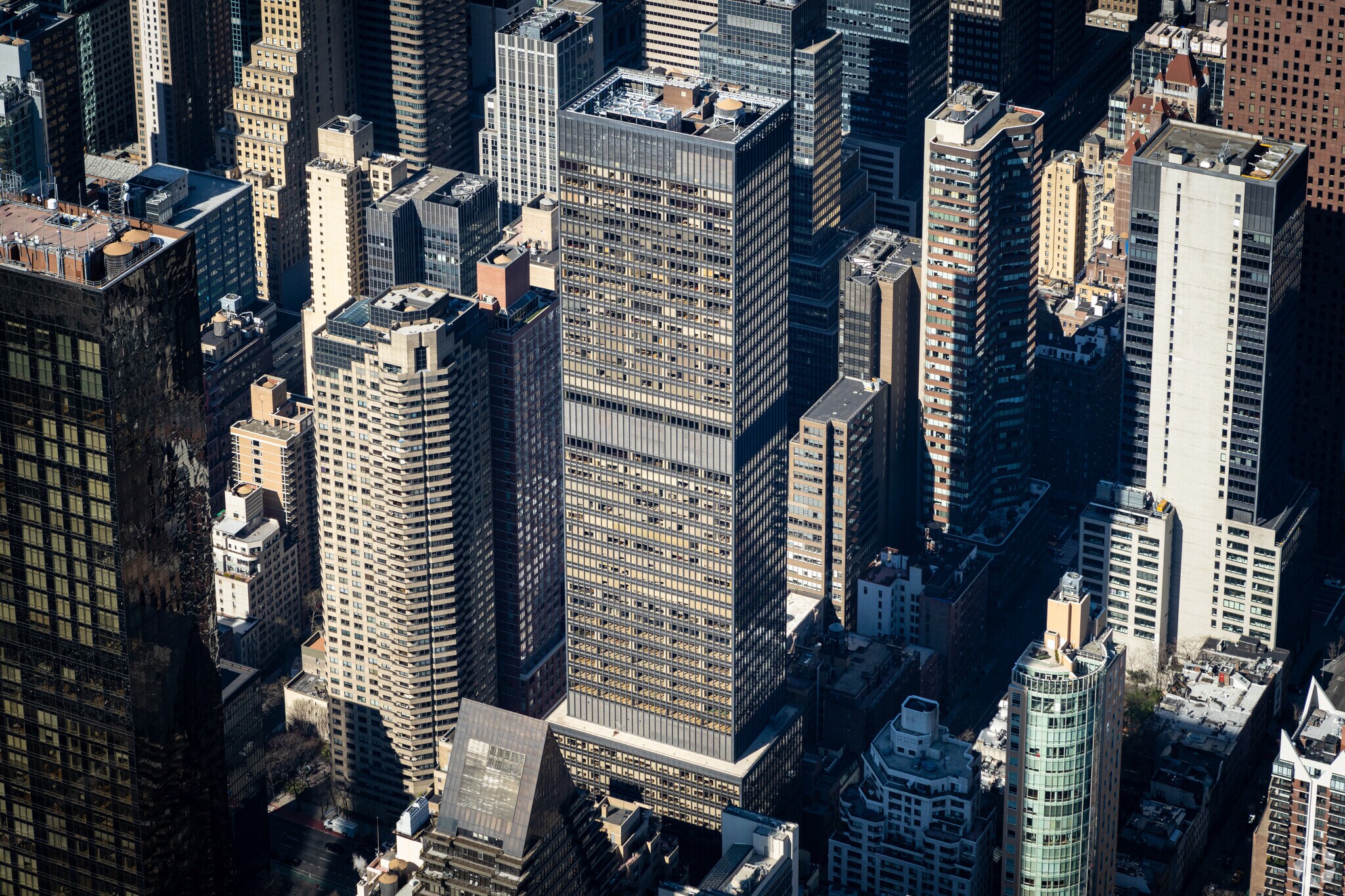 885 2nd Ave, New York, NY à louer Photo du bâtiment- Image 1 de 16