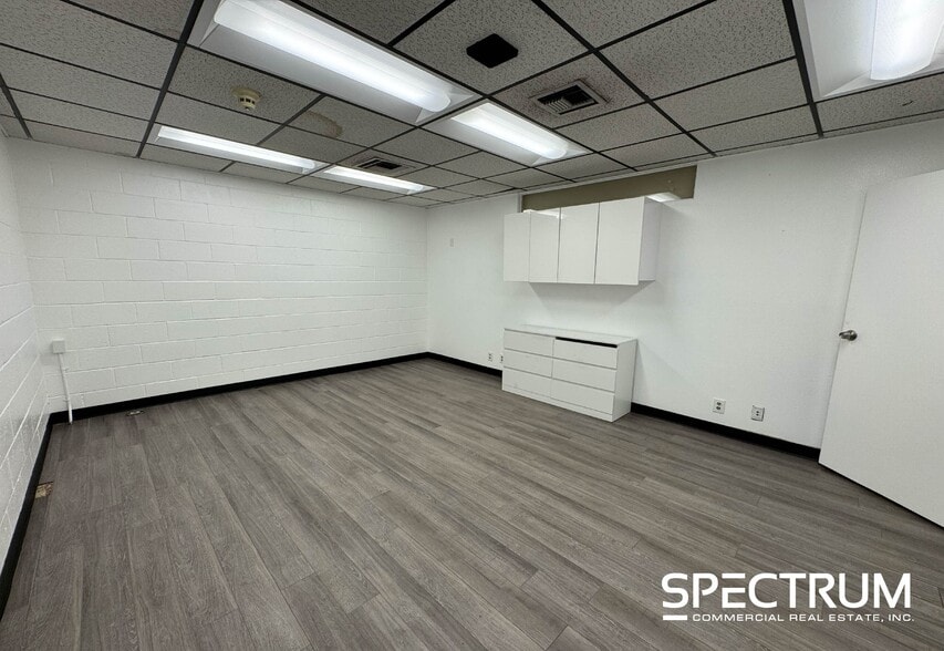 7735-7751 Densmore Ave, Van Nuys, CA for lease - Building Photo - Image 3 of 5