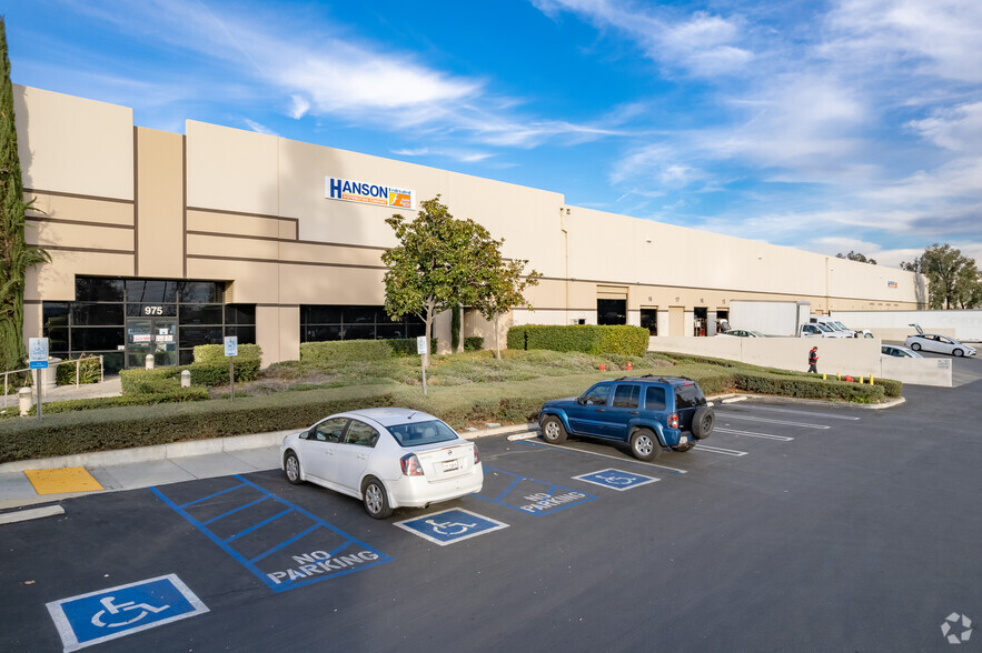 975-985 W 8th St, Azusa, CA for lease - Building Photo - Image 1 of 15