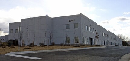 22821 Silverbrook Center Dr, Sterling, VA for lease Interior Photo- Image 1 of 7