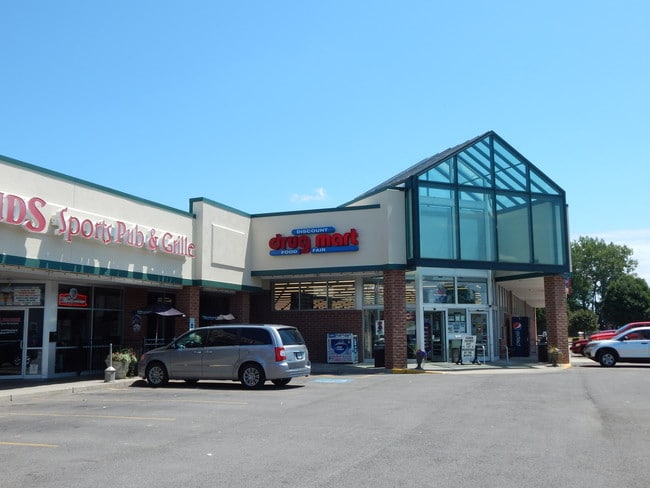 Plus de détails pour 1062 W McPherson Hwy, Clyde, OH - Commerce de détail à louer