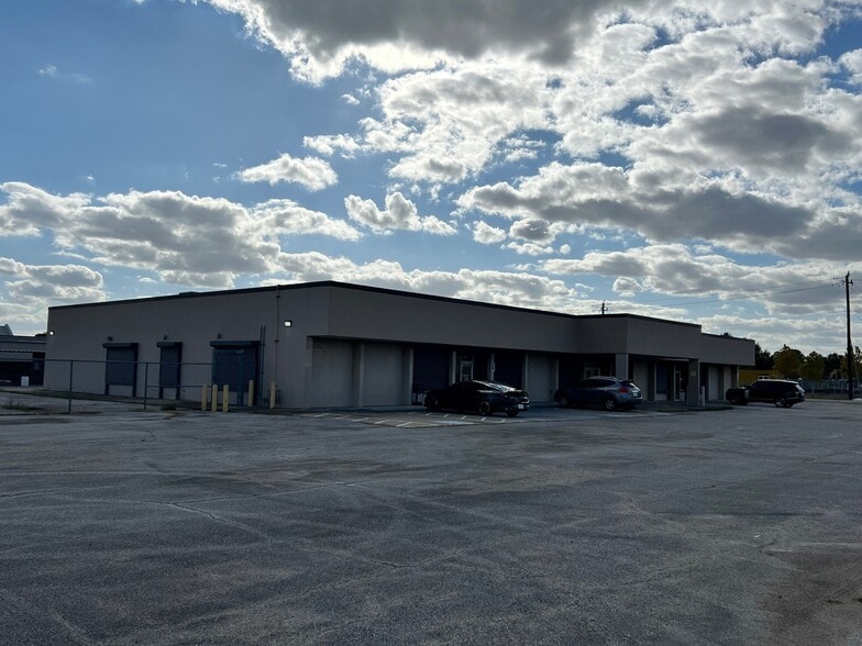 12455 Beechnut St, Houston, TX for lease - Building Photo - Image 2 of 10
